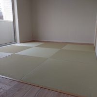 新築アパートです、床暖薄畳です。和紙表使用。
