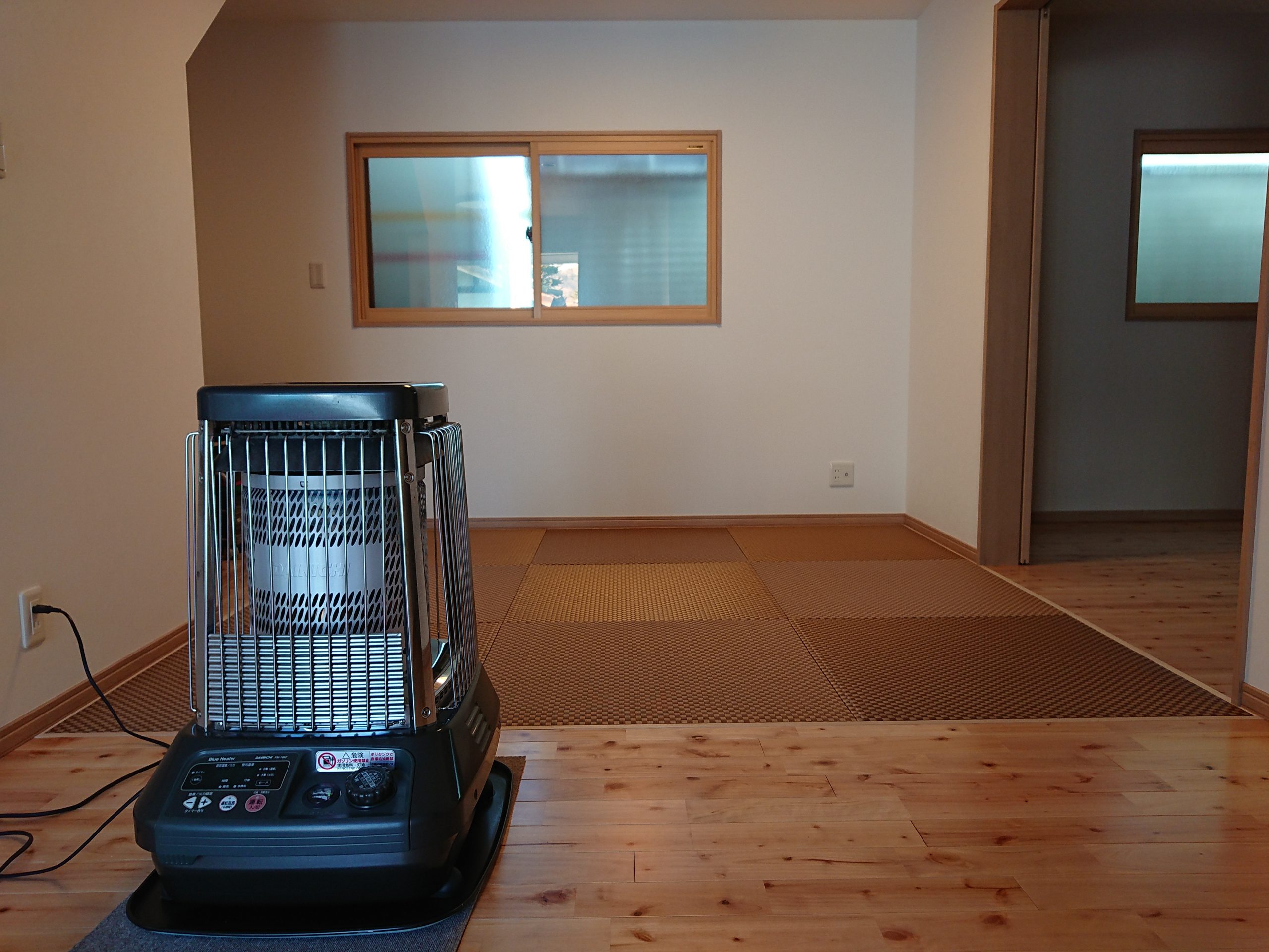 リフォームしたお宅です。キッチン横、畳コーナー緣ﾅｼ美草市松使用です。