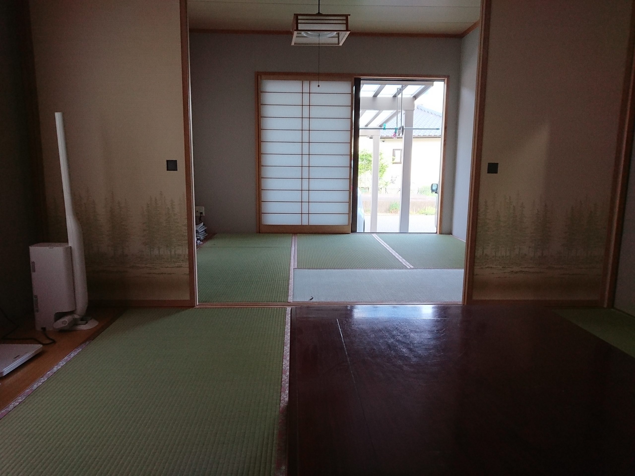 新調畳に入れ換えです、い草国産畳床はケナフを入れ柔らかくしました。お座敷二部屋。