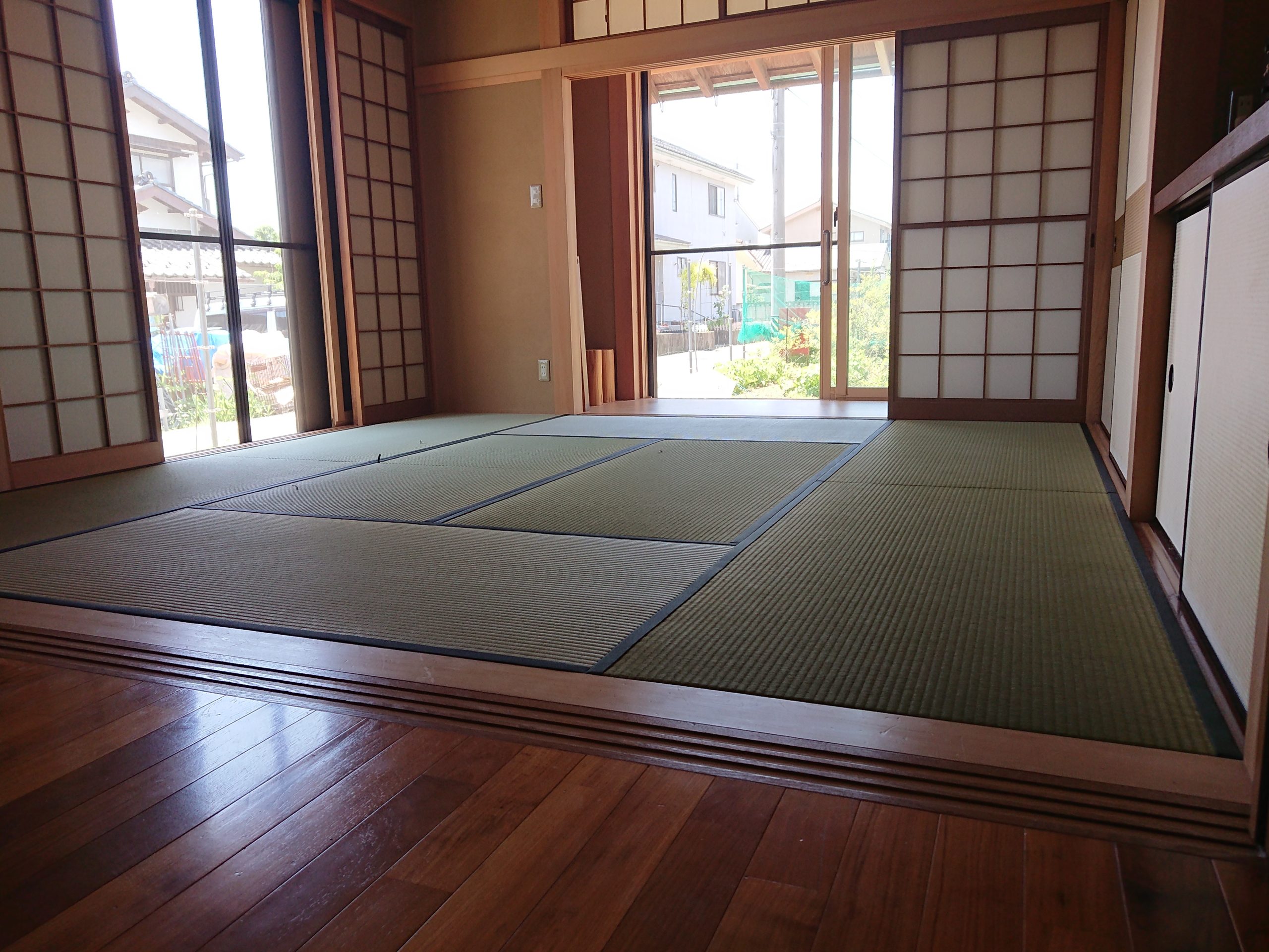 畳替えです、別荘でい草国産堀こたつありです。
