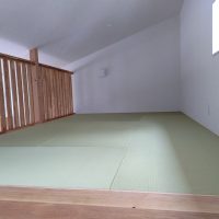 新築で、三階ロフトに畳部屋。薄畳和紙表仕様ヘリなしです。