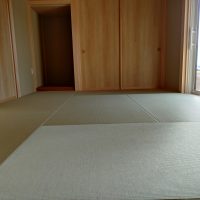 新築です、和室縁ナシ畳です。薄畳畳表は、美草使用です。