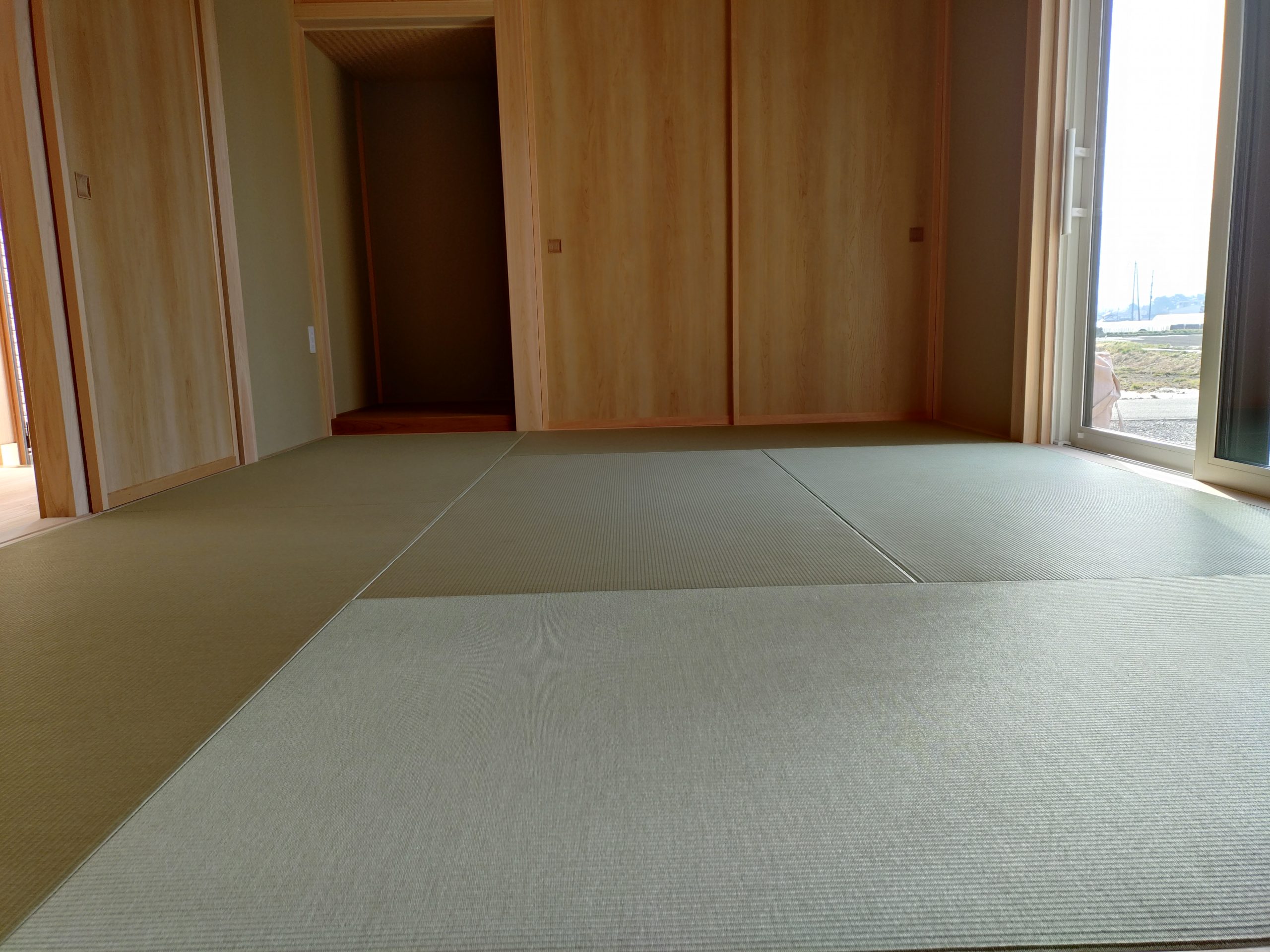 新築です、和室縁ナシ畳です。薄畳畳表は、美草使用です。