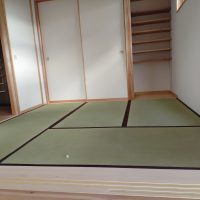 新築です、畳床稲わら本床使用しい草国産で、施工致しました。