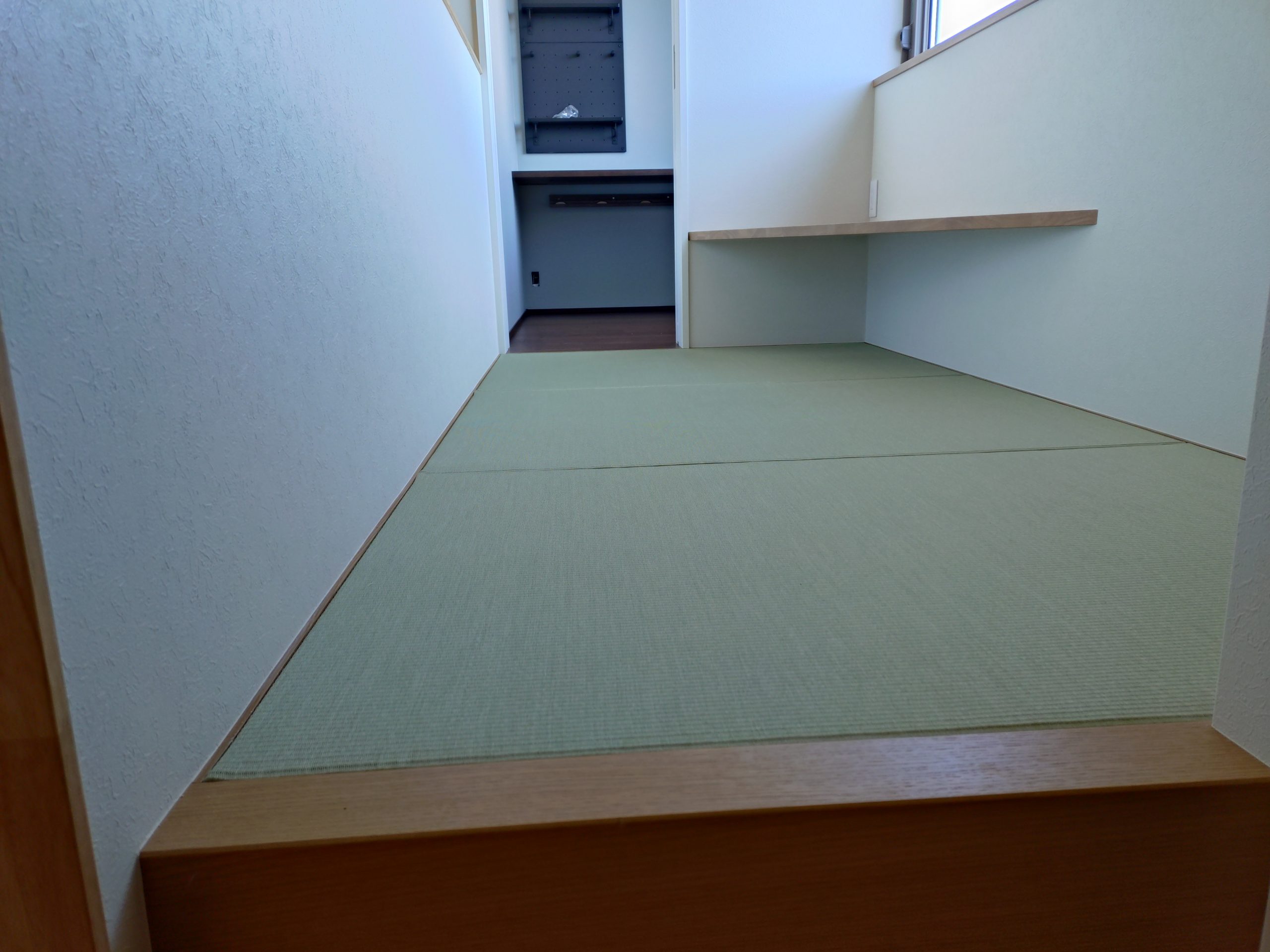 新築です、小上がり廊下畳敷。縁ナシで、見草表使用しました。